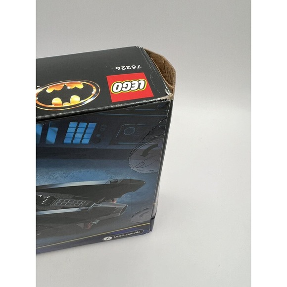 LEGO DC Batmobile: Batman vs. The Joker Chase 76224 - Picture 2 of 9